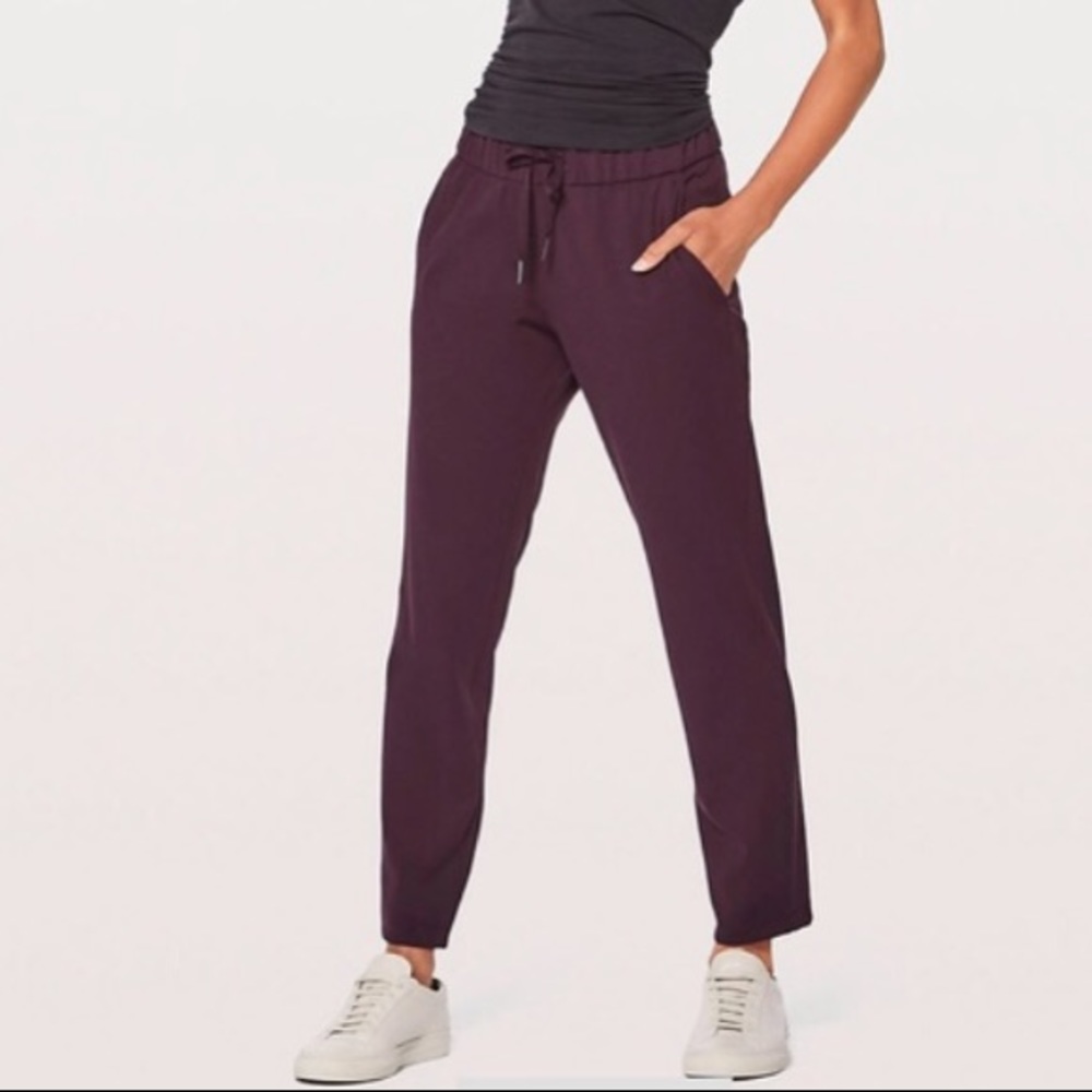 *SOLD*Lululemon On the Fly Pant- Black Cherry